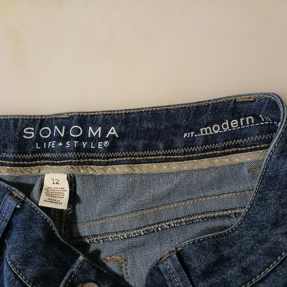 Fancy Embroidered Pockets Denim Jean's Ladies Size 12, Sonoma Modern Fit Capri - Picture 5 of 7
